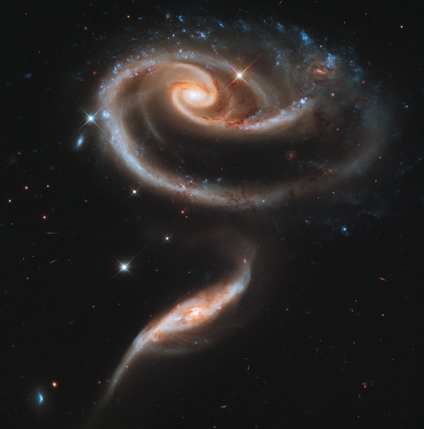 Arp 273, with both galaxies clearly affected by the interaction. Image credit: NASA, ESA and the Hubble Heritage Team (STScI/AURA).