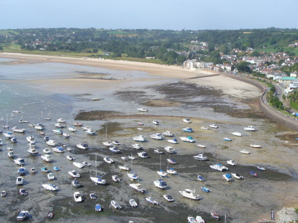 Gorey Harbour at low tide, illustrating the extreme difference between high and low tide found in bays, inlets and other shallow, coastal regions here on Earth. Image credit: Wikimedia Commons user FoxyOrange.