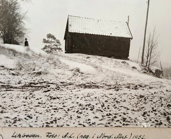 Doesn't this picture of Västra Eneby church's body storage shed in winter put you in a festive mood? Party. Party. Par. Taaaay.