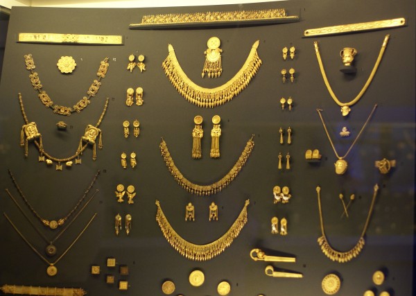 Image credit: National Etruscan Museum at Villa Giulia, of Etruscan Gold, via flickr user HEN-Magonza, at http://www.flickr.com/photos/hen-magonza/4256649637/.