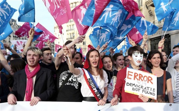 Image credit: AFP, via http://www.telegraph.co.uk/news/worldnews/europe/france/10007604/France-split-over-Francois-Hollandes-divisive-gay-marriage-bill.html.