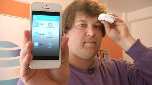 Image credit: ©2015 KGO-TV, of the “Scanadu” medical tricorder.