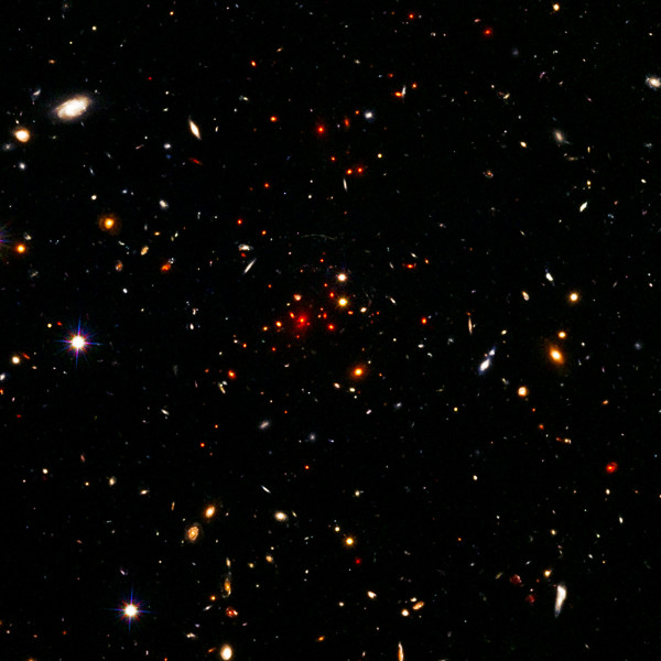 A Hubble space telescope image of galaxy cluster IDCS J1426.5+3508. Image credit: NASA, ESA, and M. Brodwin (University of Missouri).