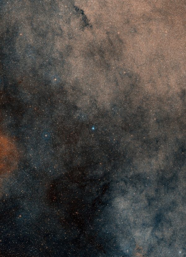 This wide-field image, based on data from Digitized Sky Survey 2, shows the whole region around the stellar grouping Terzan 5. Image credit: ESO/Digitized Sky Survey 2.